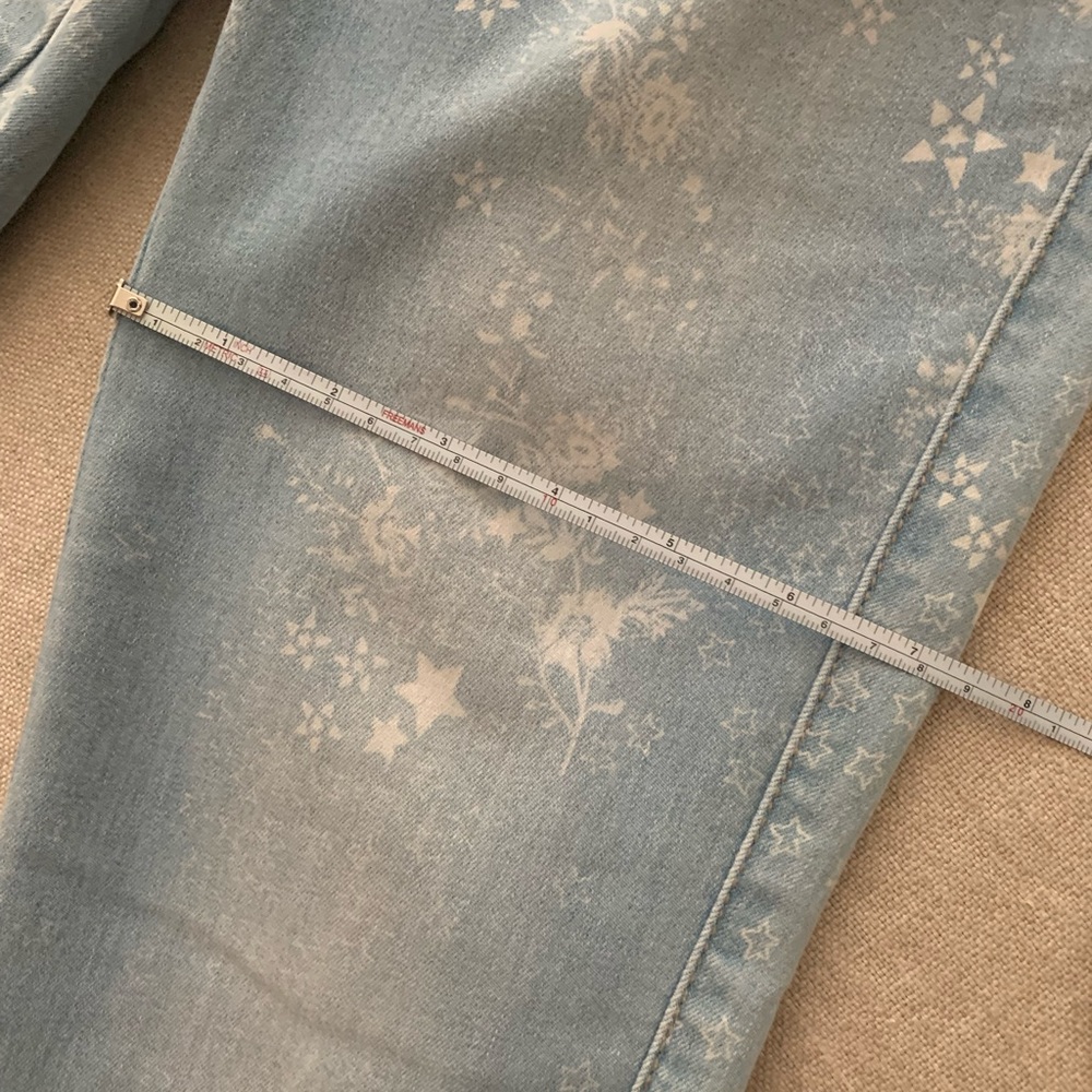 FREE PEOPLE, Float on Flares, Boho Light Blue Denim w Stars & Flowers, Size 26 - Picture 10 of 10